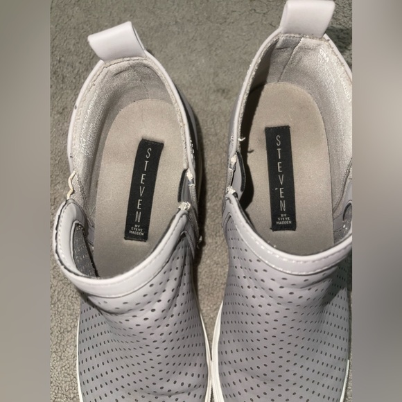 Steve Madden Shoes - Picture 2 of 5